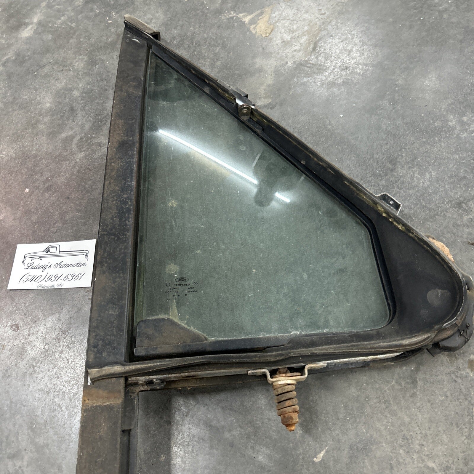 92-96 Ford F150 F250 F350 Bronco PassengerRH Vent Window Wing Glass Assembly