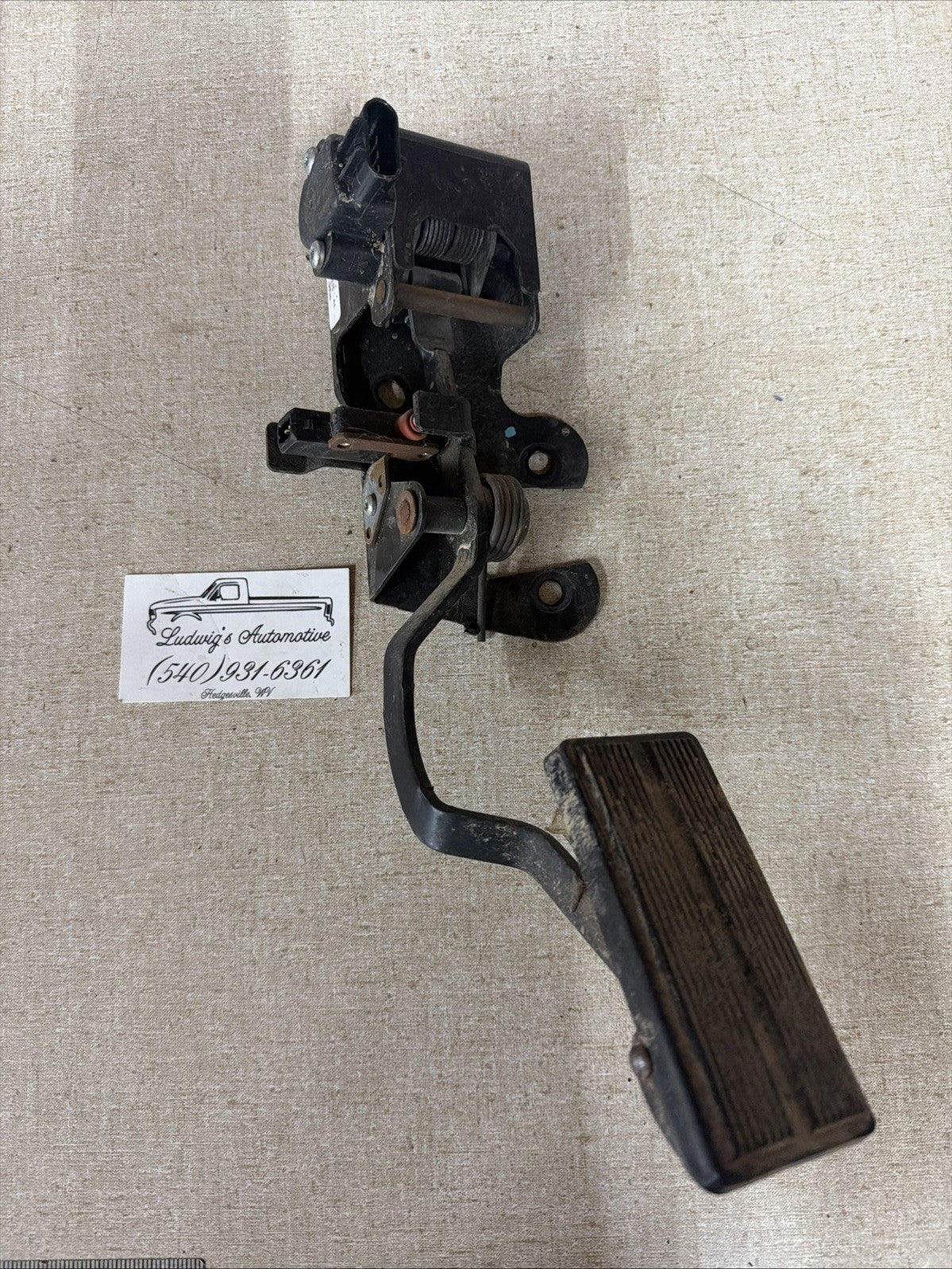 94.5-97 F250 7.3L DIESEL ACCELERATOR PEDAL OEM F5ta-9f836-ae