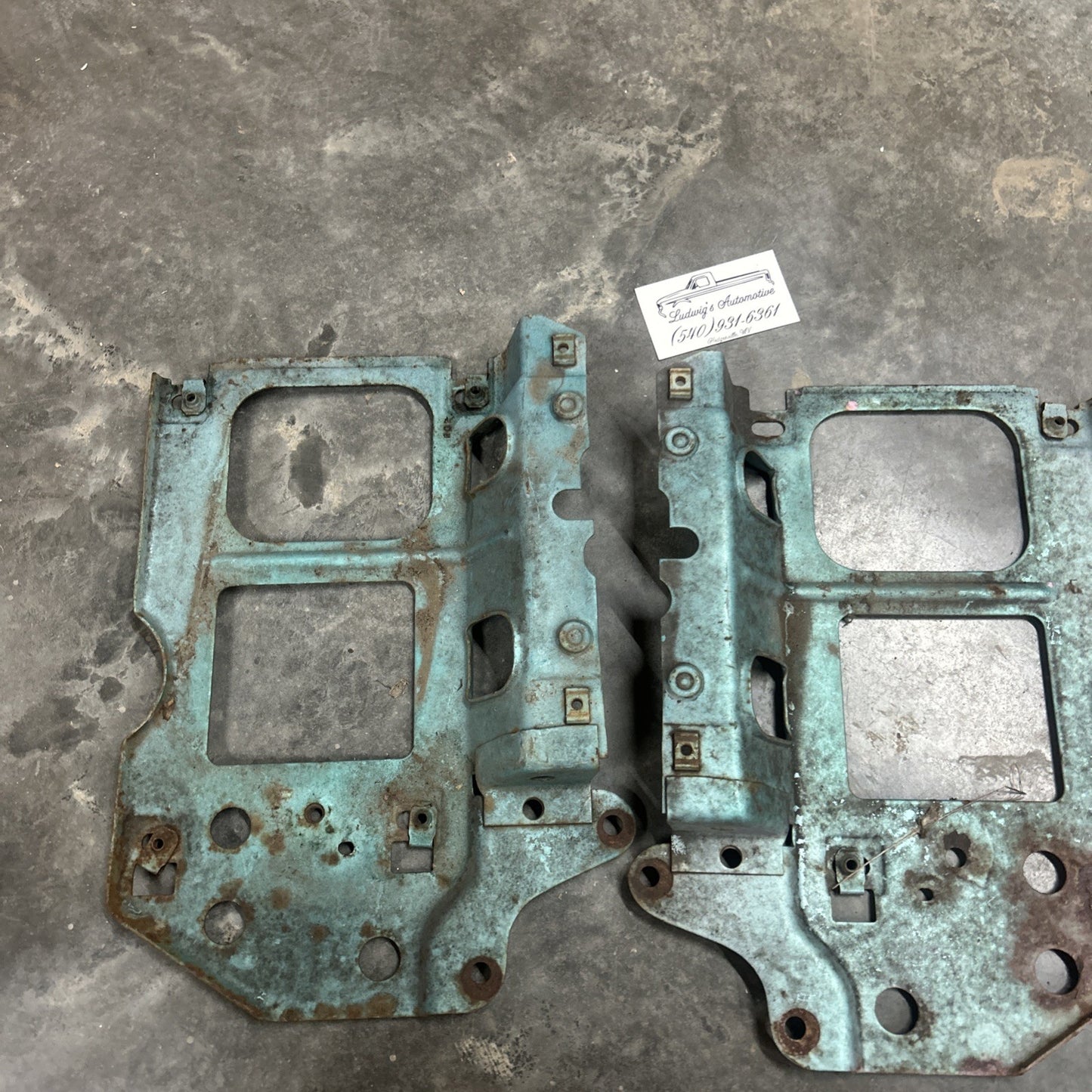 92- 97 FORD F150 F250 F350 RADIATOR CORE SUPPORT RIGHT/LEFT Headlight BRACKET 