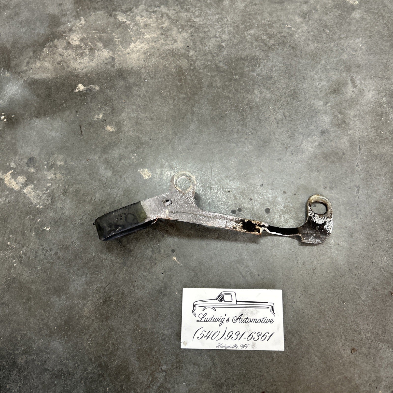 302 351 Top of Transmission Fuel Line Bracket |92-96 F-150 F-250 F-350 Bronco