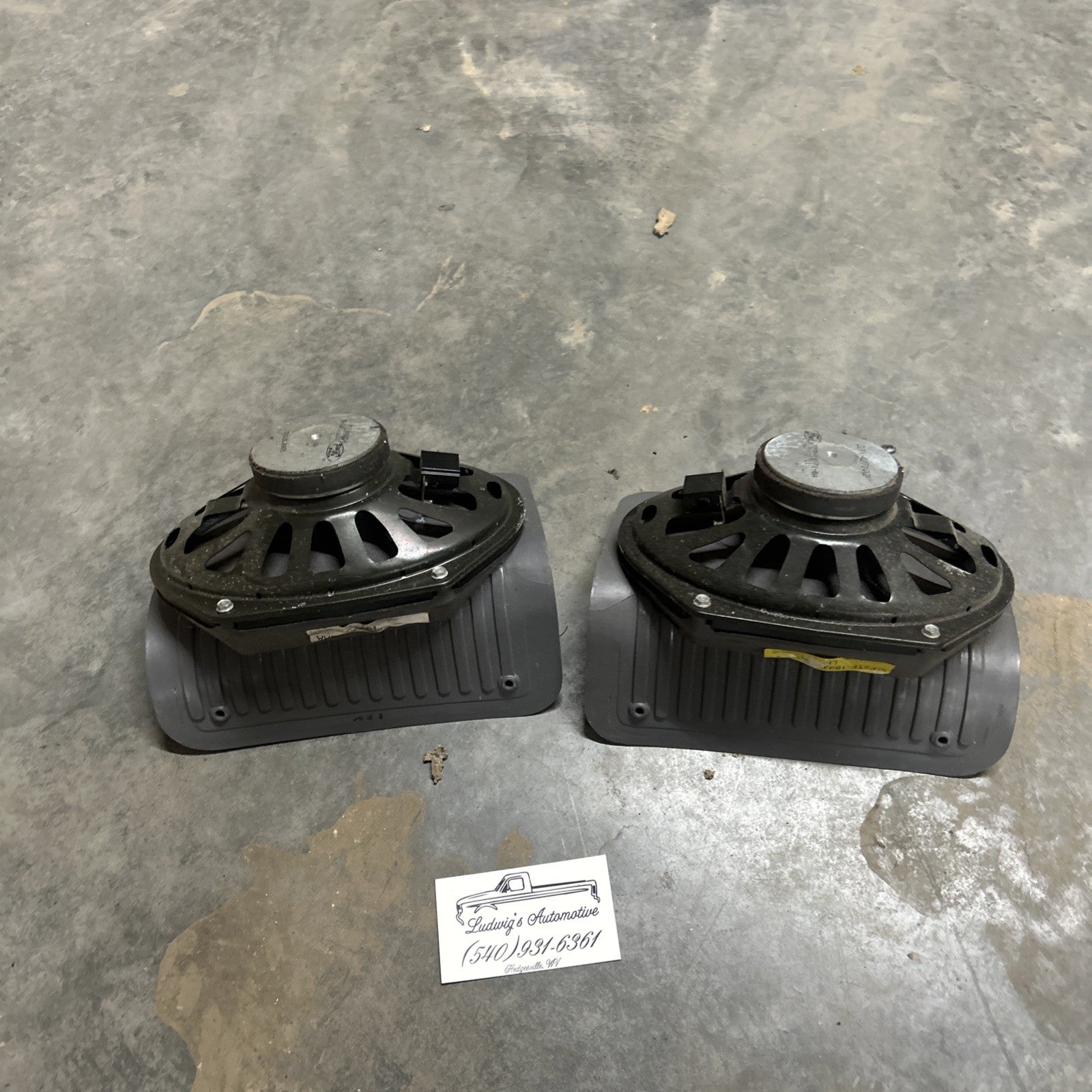 1992 - 1997 Ford F150 F250 F350 Rear Speaker Grilles & Speakers. Opal Grey OEM