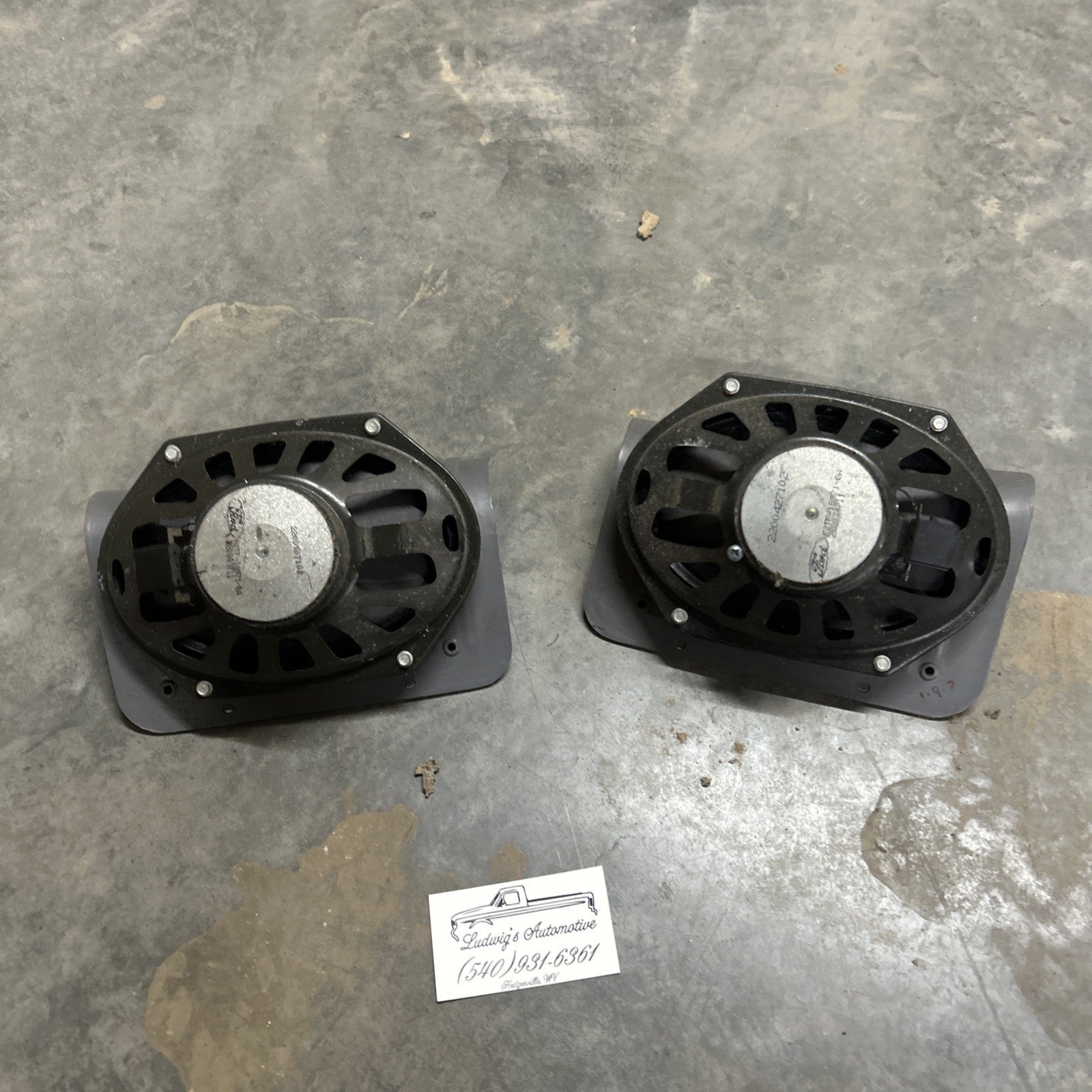 1992 - 1997 Ford F150 F250 F350 Rear Speaker Grilles & Speakers. Opal Grey OEM